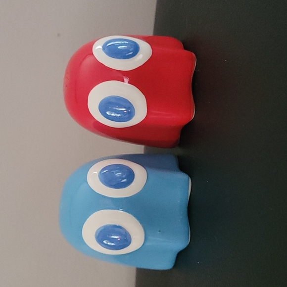 Nintendo Other - Namco Bandai Pacman Salt&Pepper Shakers